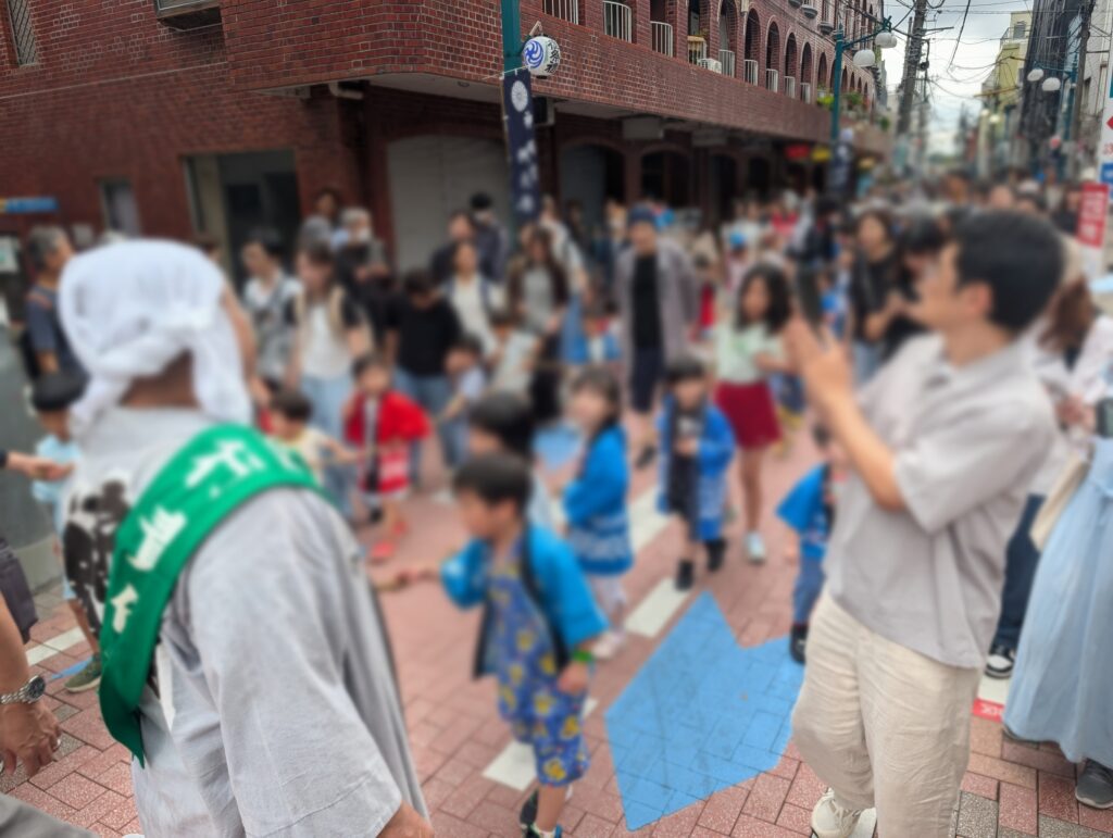 子ども神輿・山車の様子