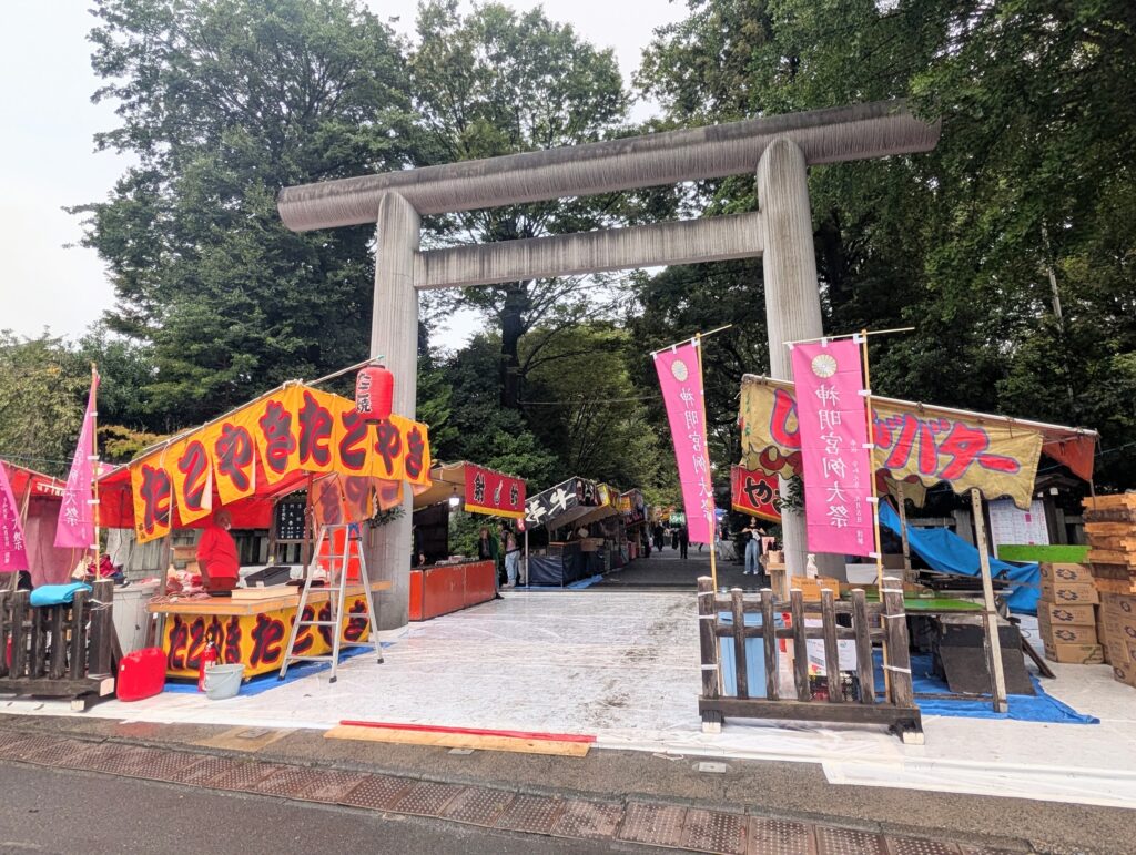 阿佐ヶ谷神明宮・鳥居と屋台